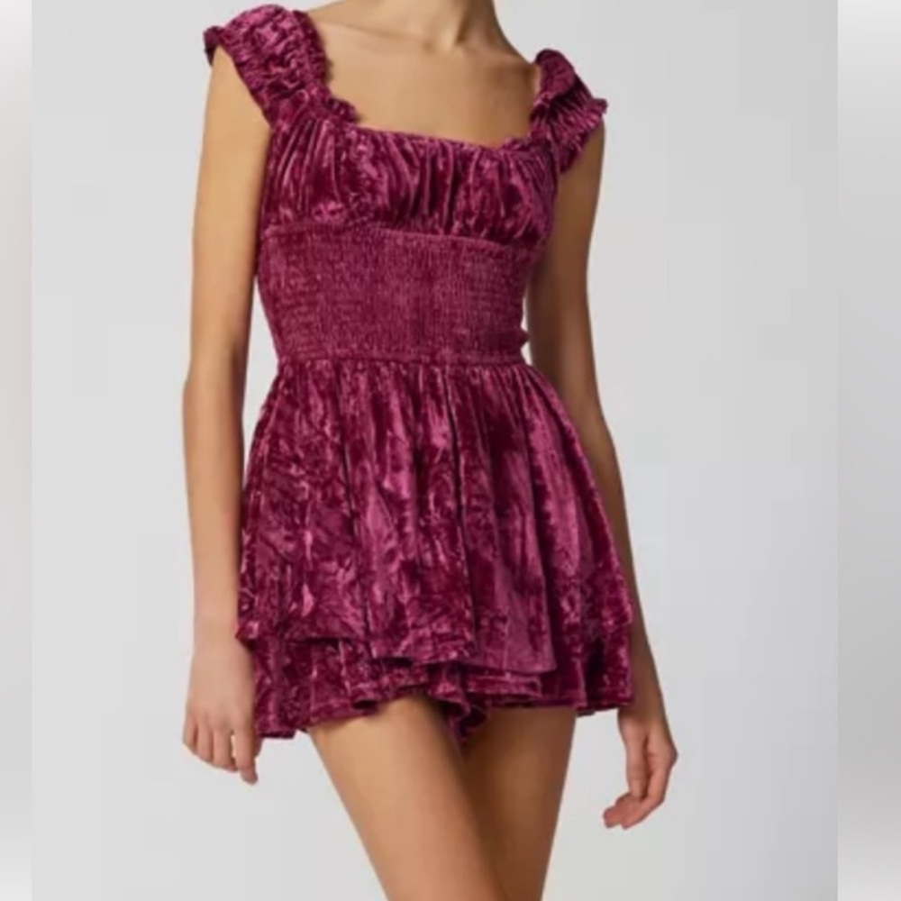 URBAN OUTFITTERS ROSIE VELVET ROMPER SIZE S MSRP $69.00 NWOT
